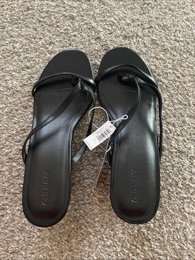 Old Navy Black Minimalist Strappy Slide Sandals